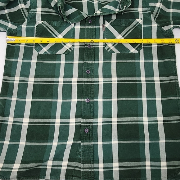 Woolrich Green Plaid Button Down Double Pocket Mid-Weight Flannel Shirt. - Picture 7 of 8